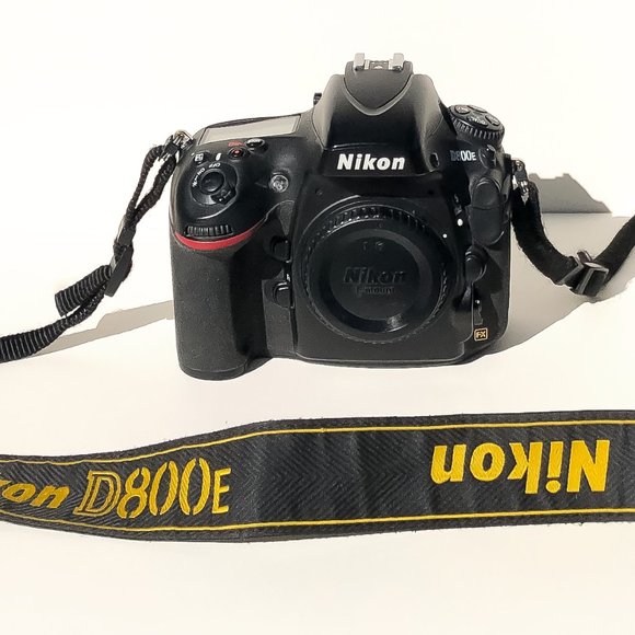 Nikon 800E Full-Frame Professional DSLR Camera - Picture 2 of 9